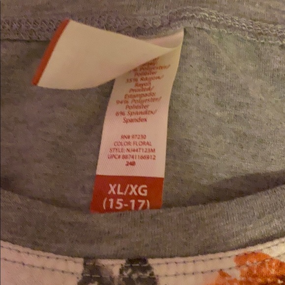 Floral tee - Picture 3 of 5